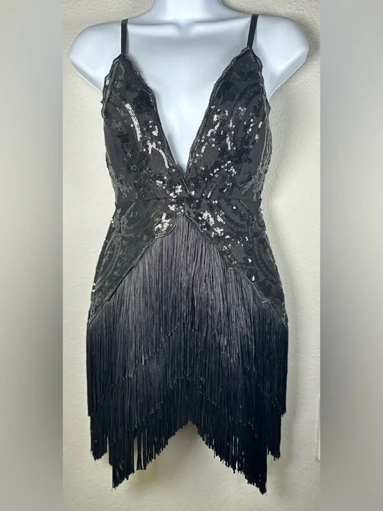 Windsor Women’s Black Sequin and Fringe Romper NWT Size M - Picture 2 of 14